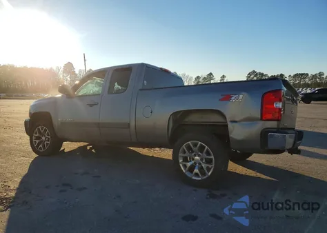 2008 Chevrolet Silverado K1500 z USA, uszkodzony, nr VIN 2GCEK19J281294714